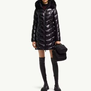 Fulmarus Faux Fur-Trimmed Hooded Long Down Jacket

Size 1